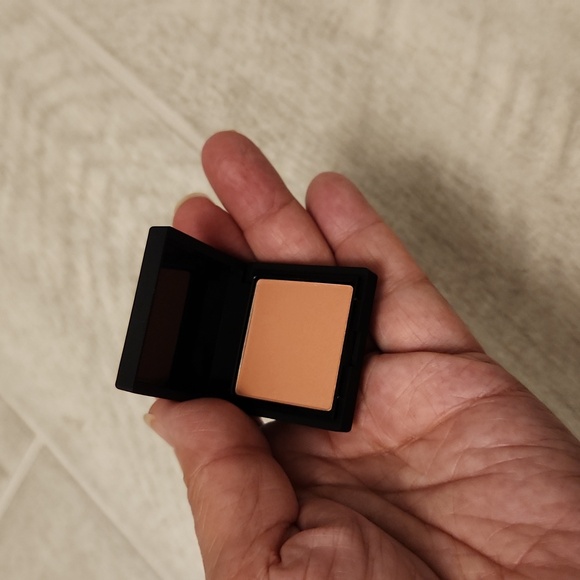 🐻 NARS Compact Blush in Matte Black Case - Picture 2 of 3